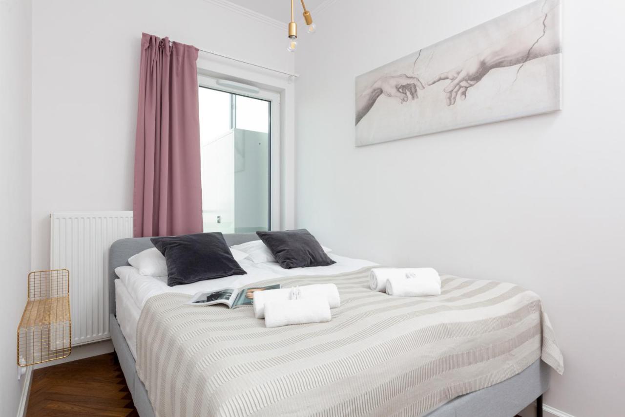 Business Center Apartments Warsaw Wola By Noclegi Renters エクステリア 写真