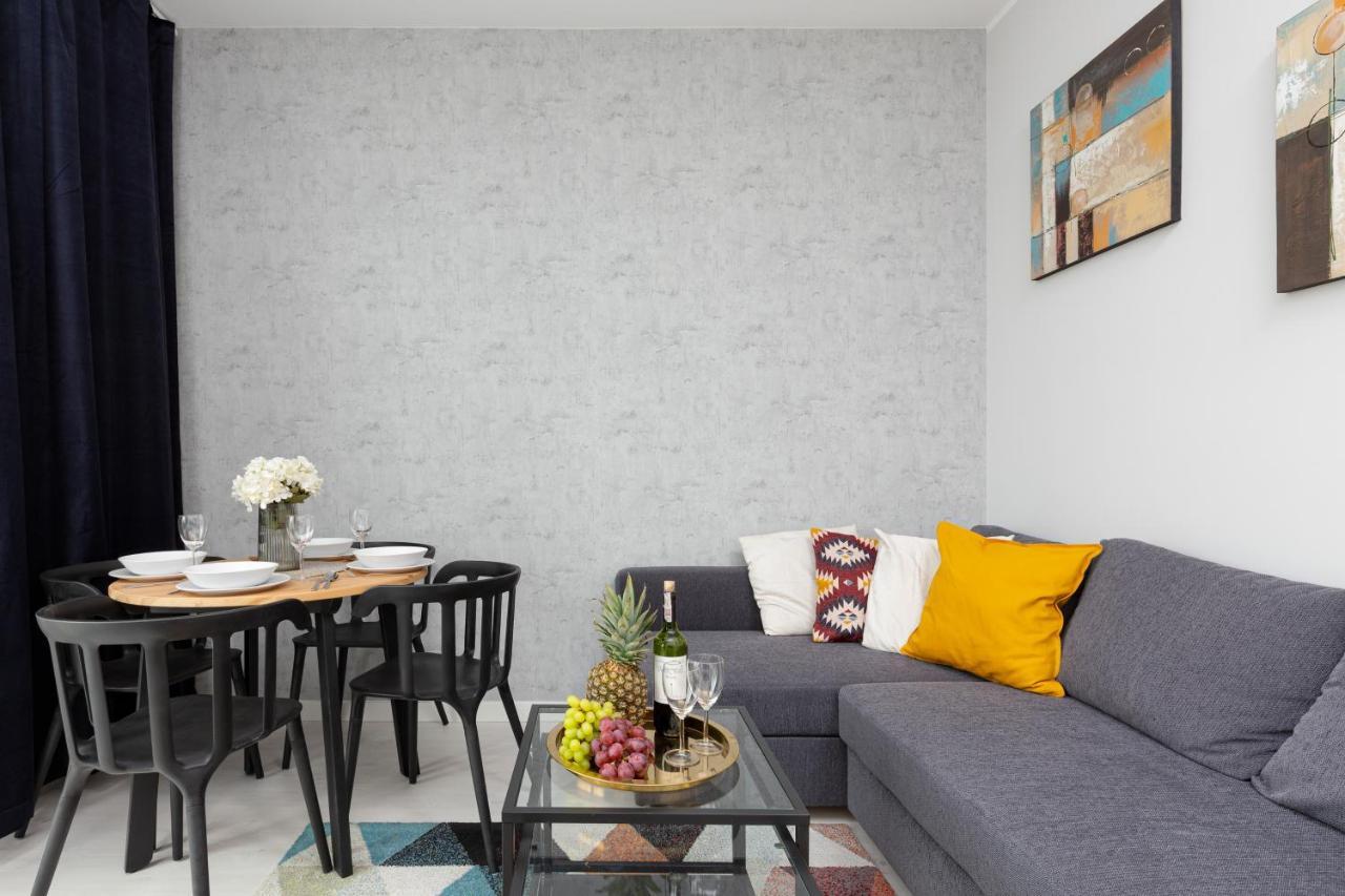 Business Center Apartments Warsaw Wola By Noclegi Renters エクステリア 写真