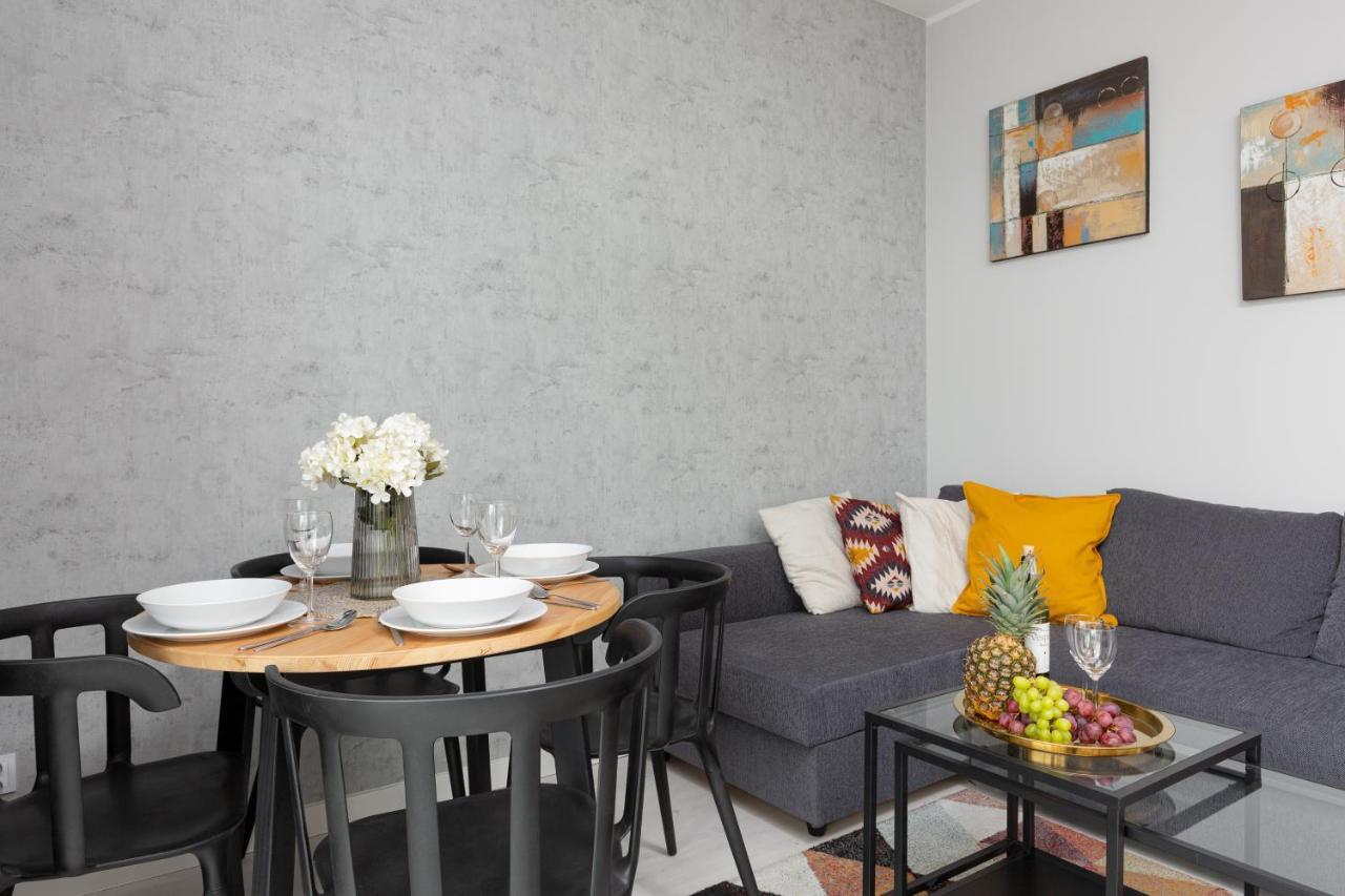Business Center Apartments Warsaw Wola By Noclegi Renters エクステリア 写真